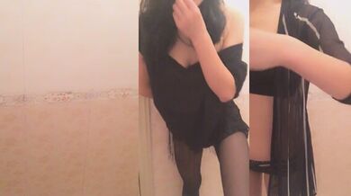 微拍福利国民女神展示性感豹纹内裤闪现大奶子